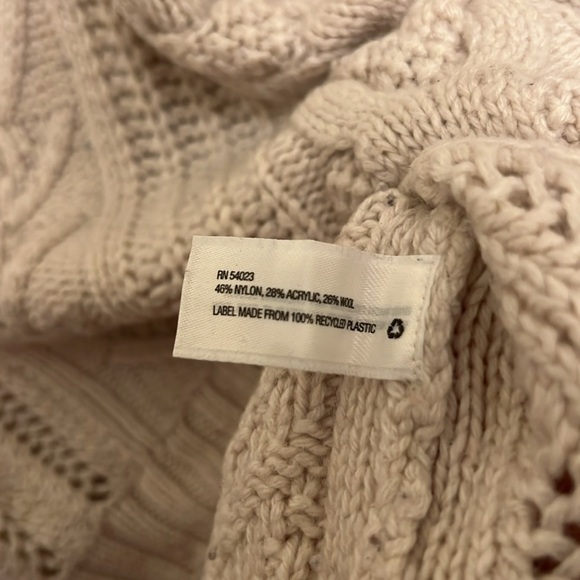 🌷3 for $15🌷 GAP Knit Sweater - Picture 3 of 5